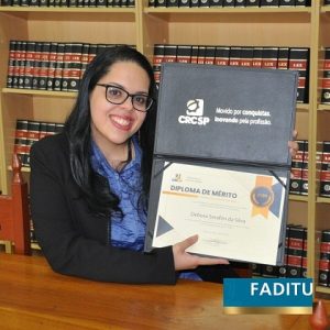 Formanda de Ciências Contábeis da Faditu recebe Diploma de Honra ao Mérito do CRC